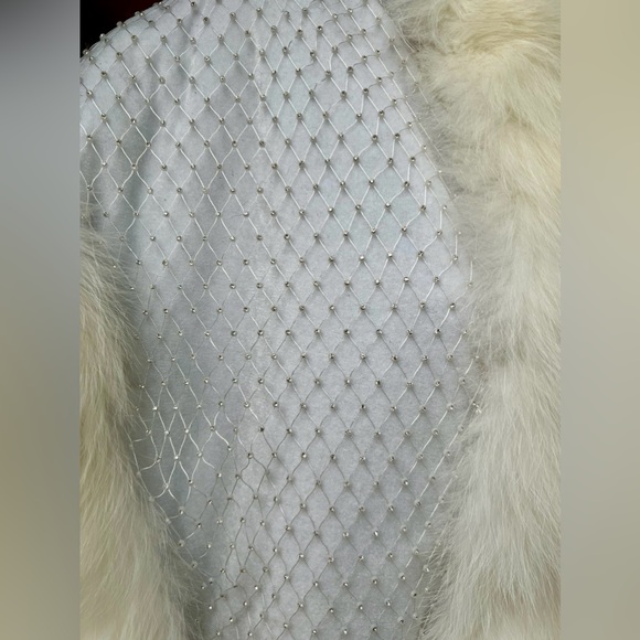 CHARM FURS Ivory/White Fox Fur Bridal Wrap With Rhinestone Detailing - Picture 4 of 8